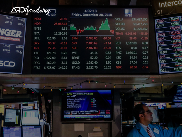 Dow Jones 30 индекс жил гаруй хугацааны дараа шинэ дээд амжилтаа шинэчлэн тогтоолоо.